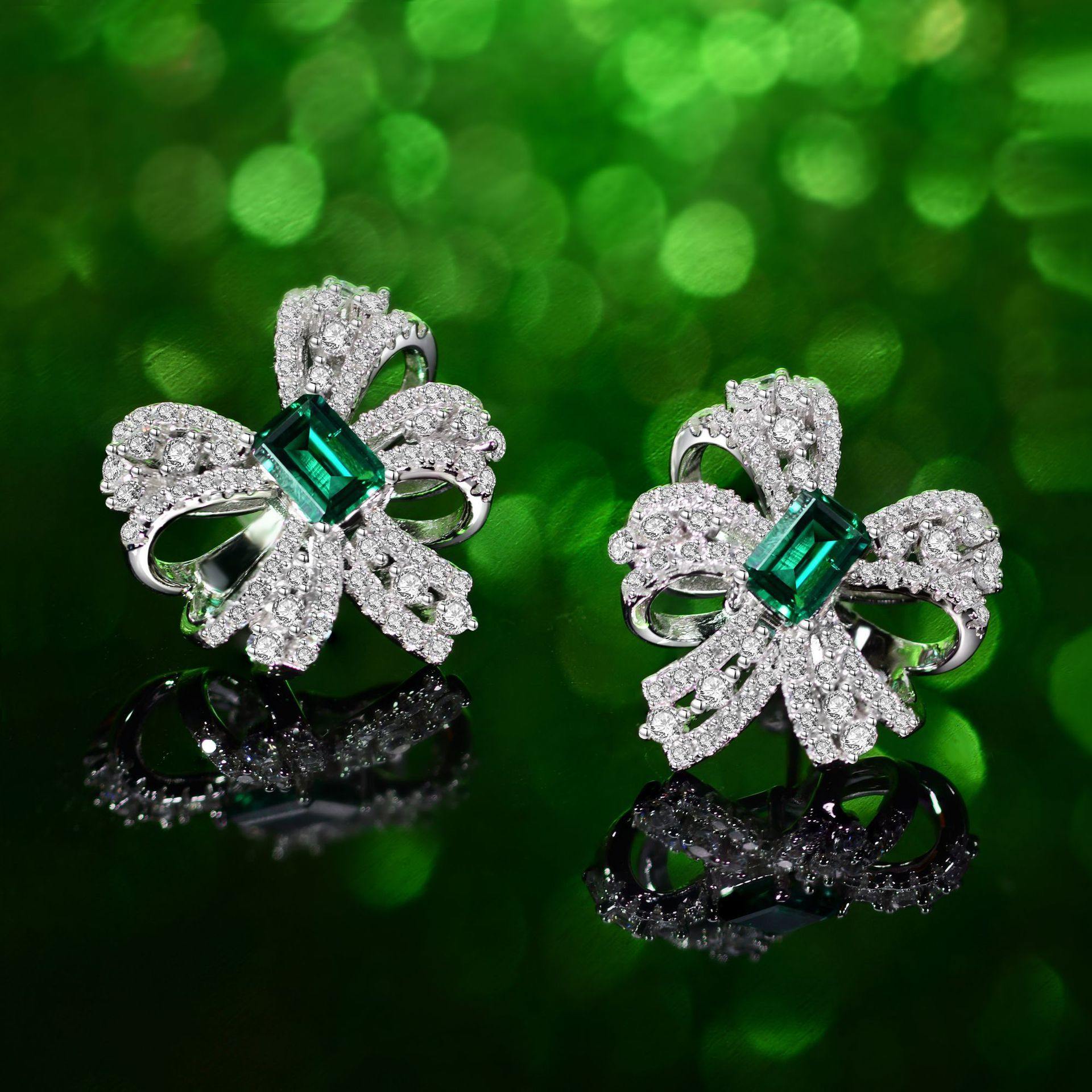 Emerald Stud Earrings Bow - HERS