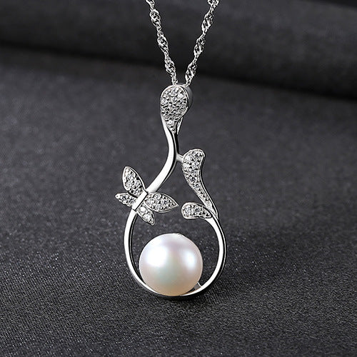 Silver and Pearl Necklace Flower and Leaf Design