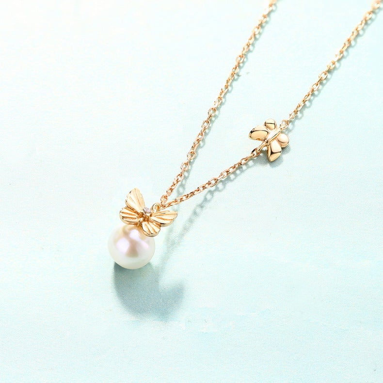 Pearl Choker with Gold Pendant - HERS