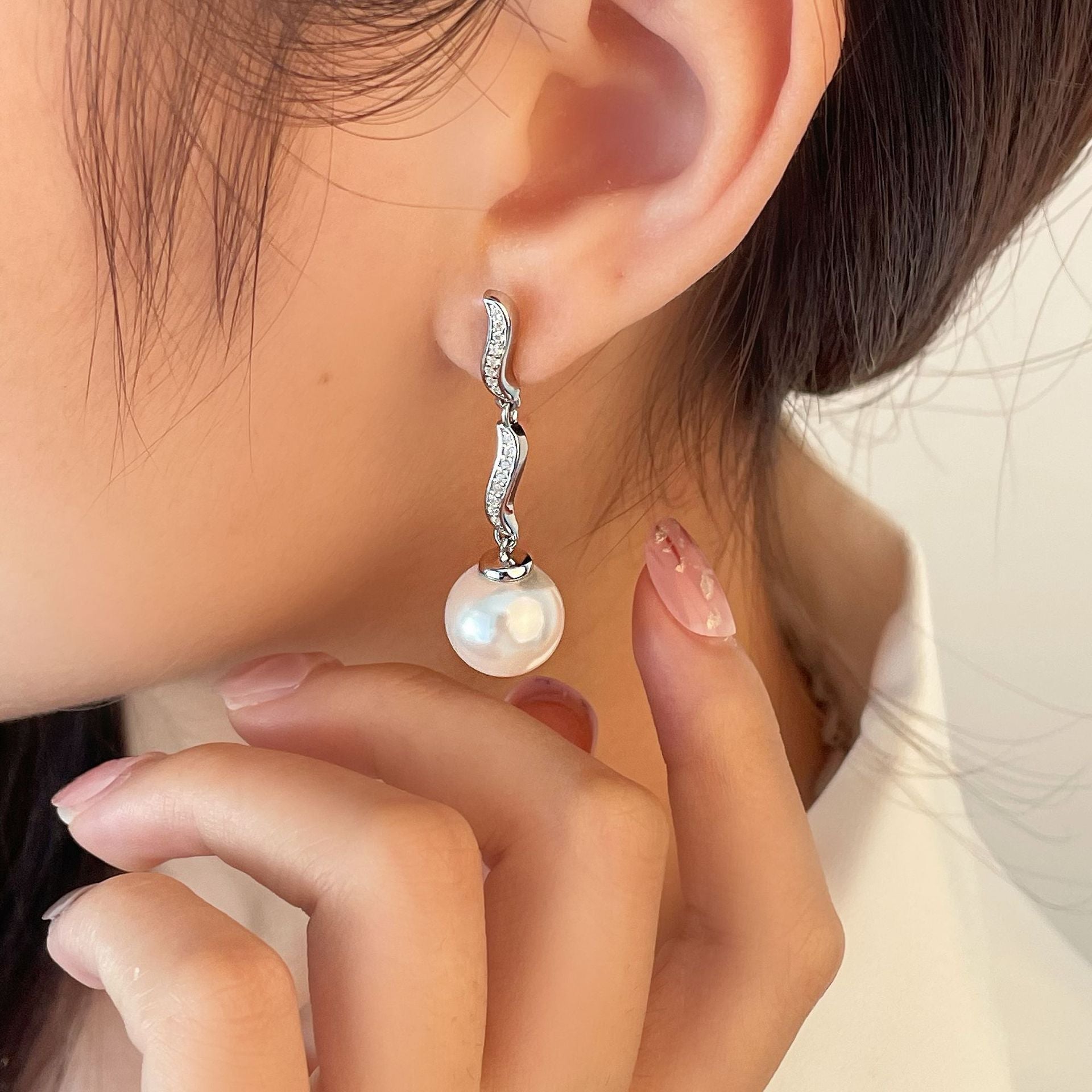 Pearl Dangle Earrings - HERS
