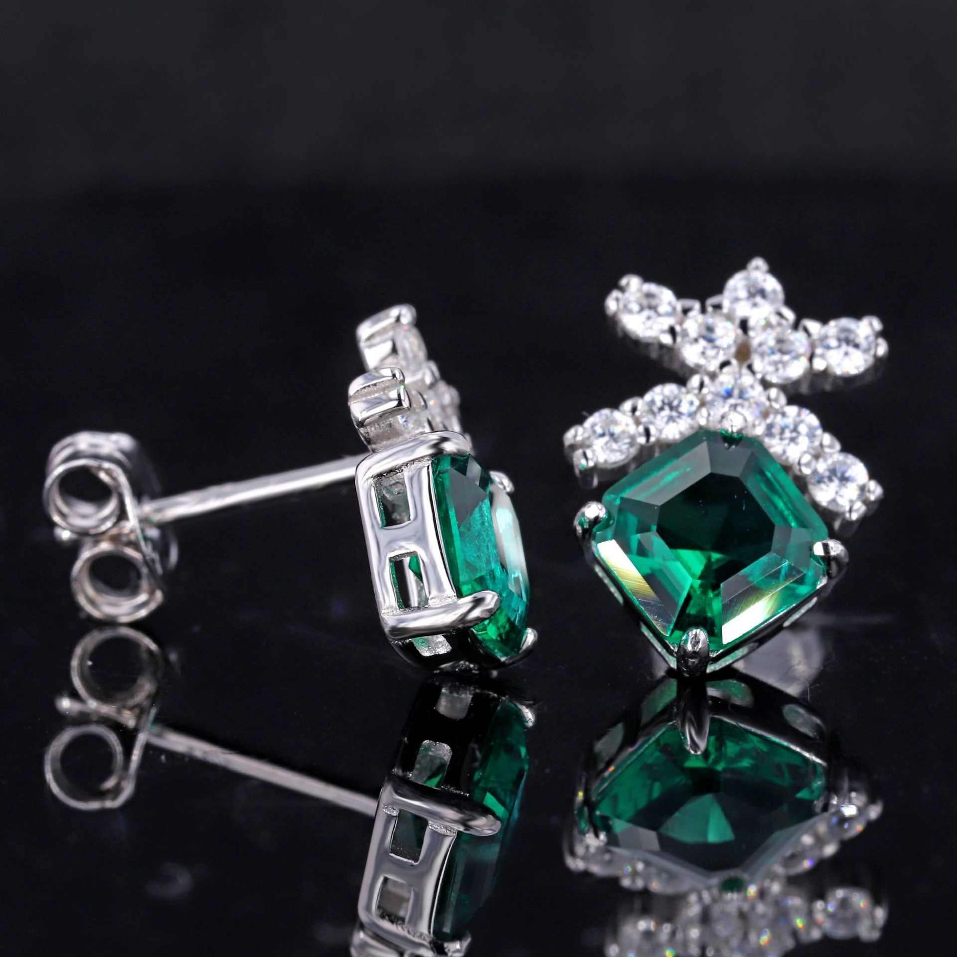 Real Emerald Earrings Studs - HER'S
