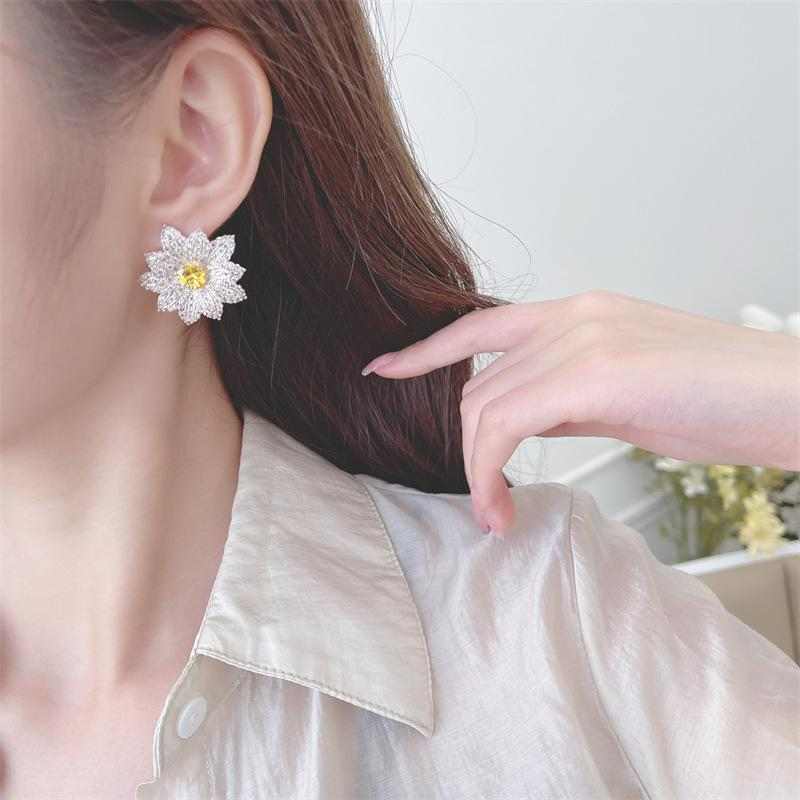 Sweet Three-dimensional Flower Earrings - HER'S