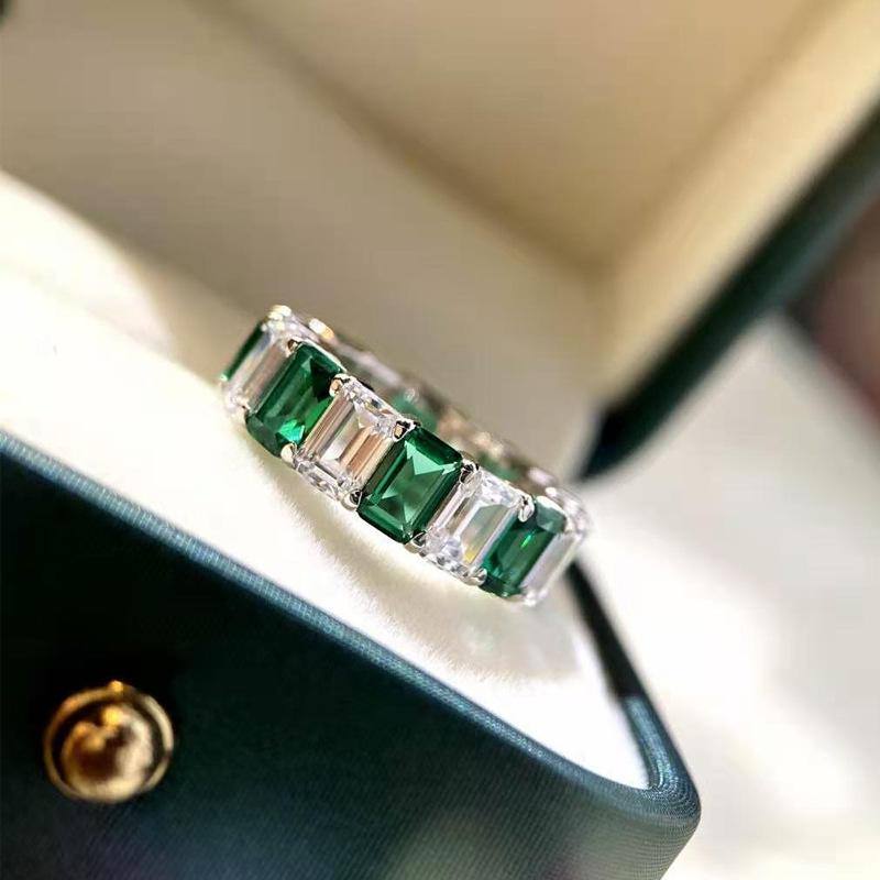 Women's Emerald Band Ring - HER'S