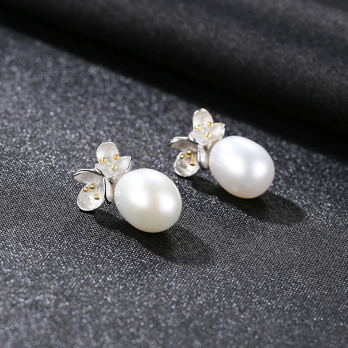 Big Pearl Studs Earrings - HERS