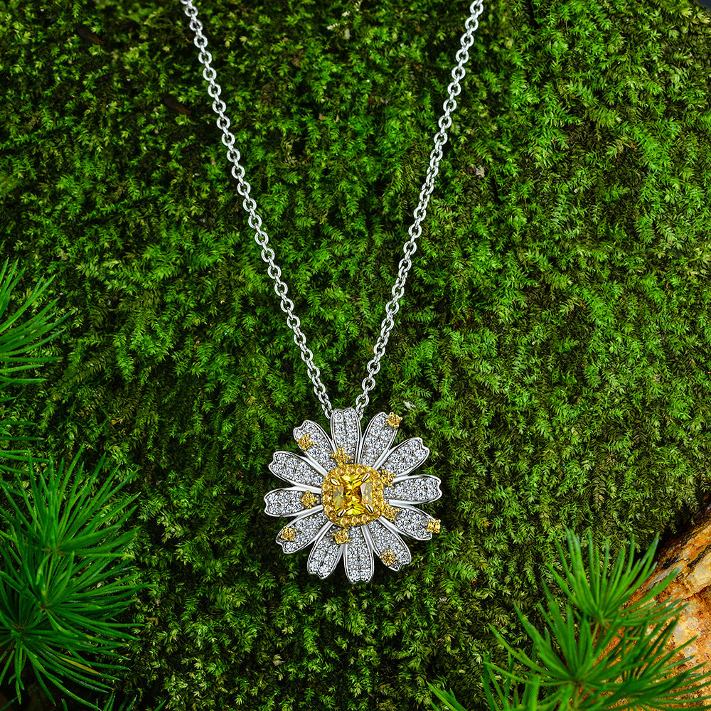 Daisy Flower Necklace - HERS