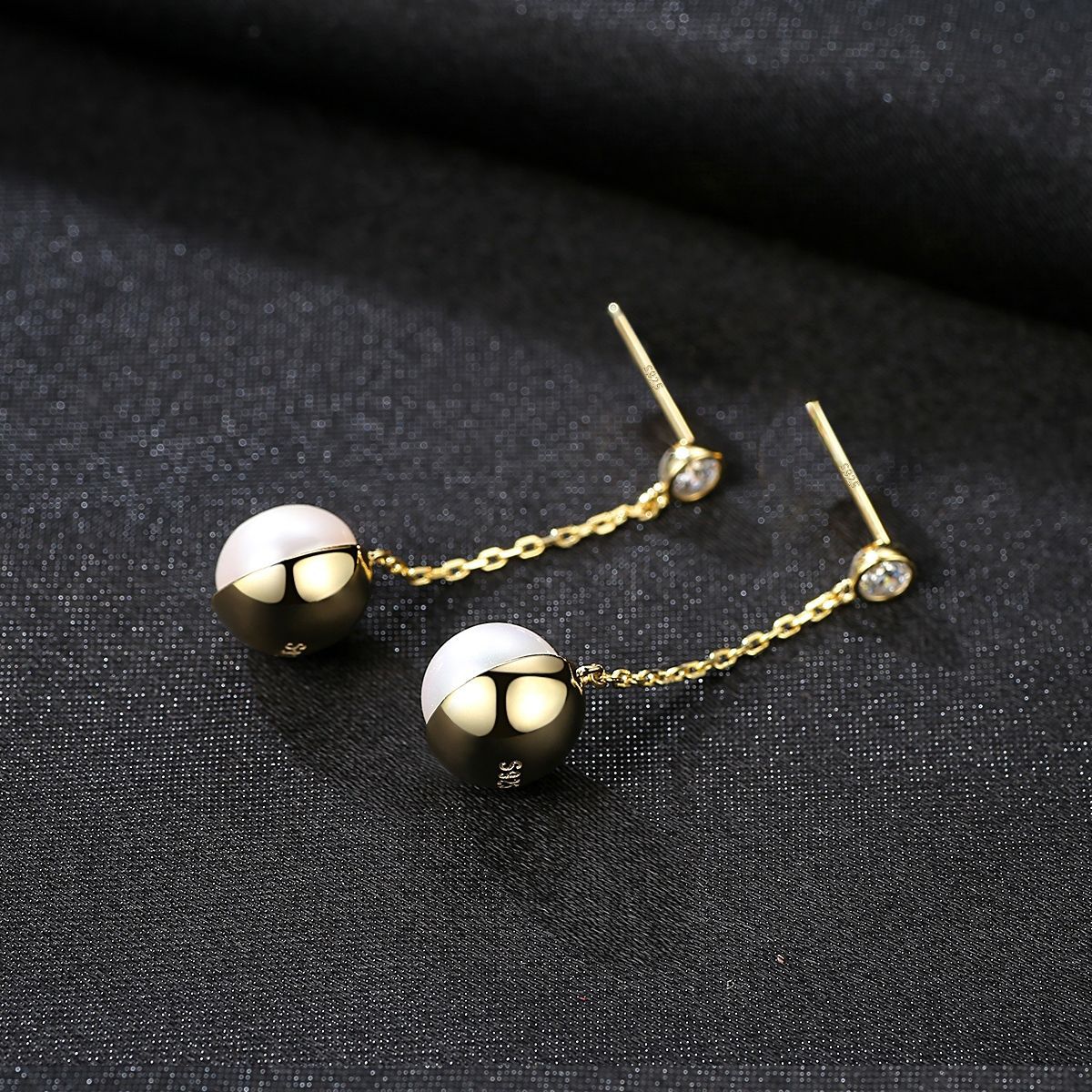 Hanging Pearl Earrings - HERS